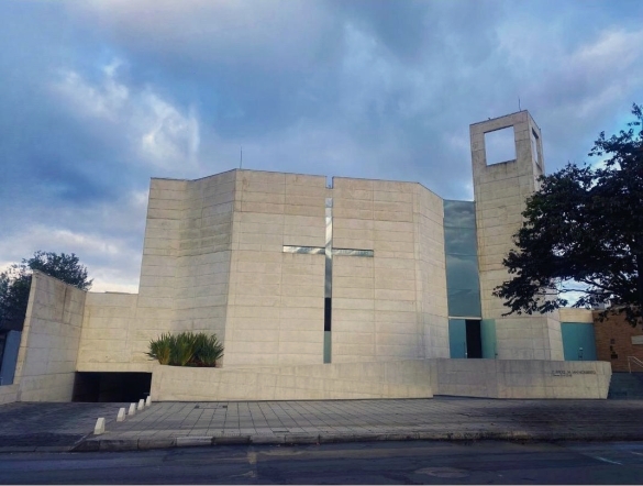 Fachada Parroquia San Norberto